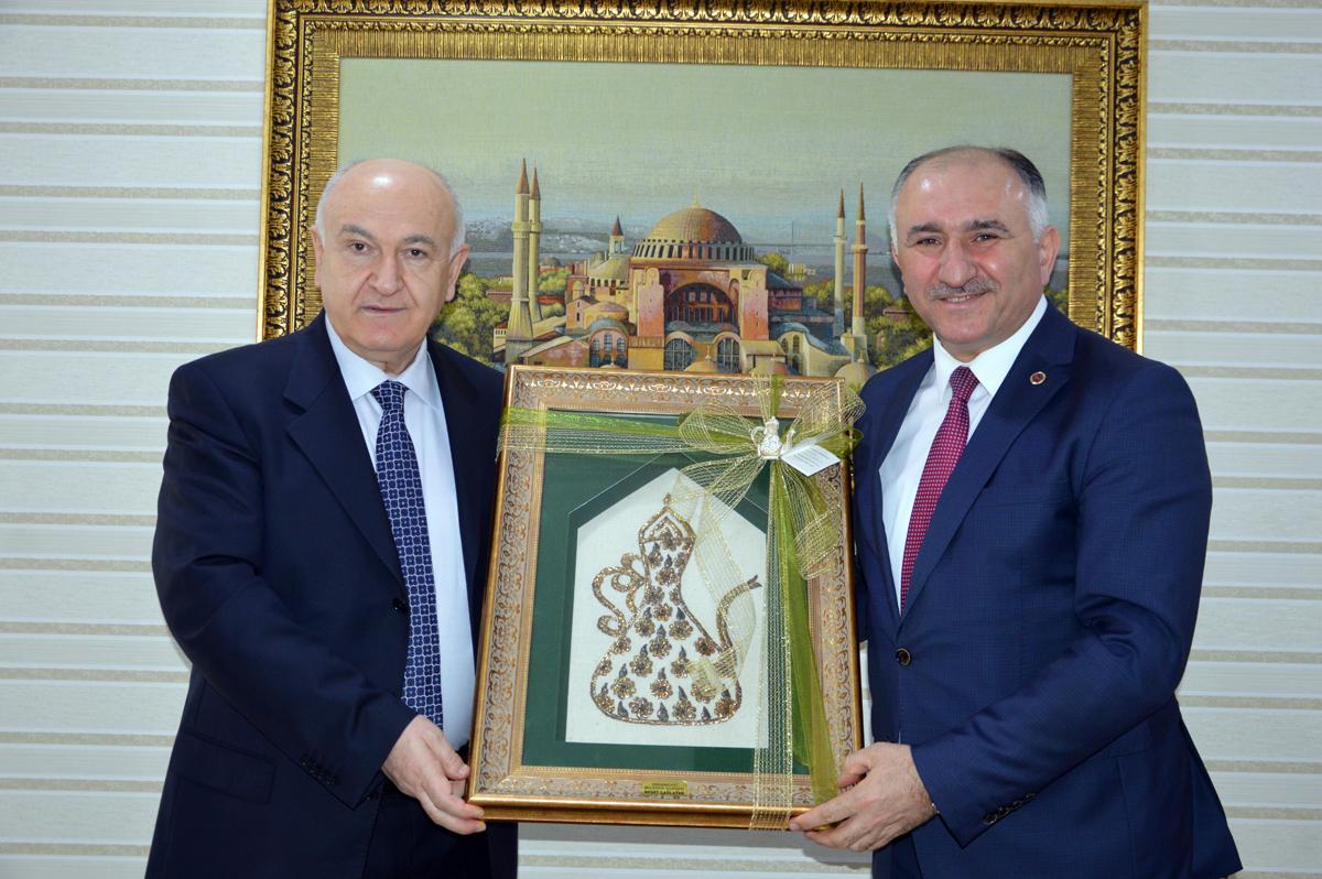 BAŞKAN, GEMLİK KAYMAKAMI'NI AĞIRLADI 