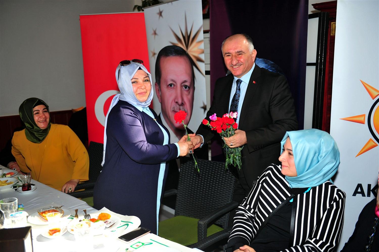 BAŞKAN ÇAĞLAYAN'DAN AK PARTİ KADIN KOLLARINA KADINLAR GÜNÜ KAHVALTISI 