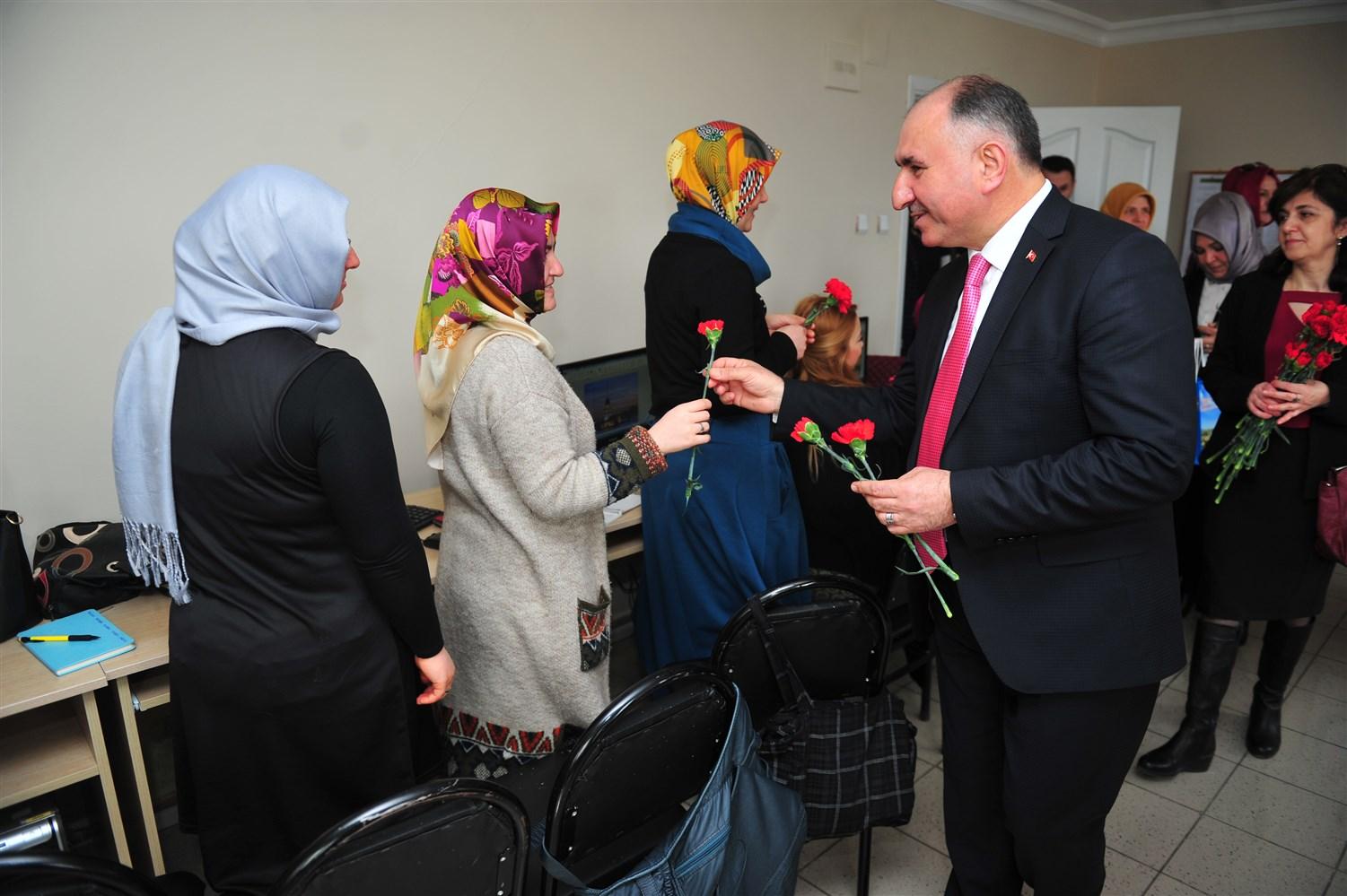 ÇAĞLAYAN, PROTOKOL EŞLERİ İLE BİRLİKTE BUSMEK'İ ZİYARET ETTİ 