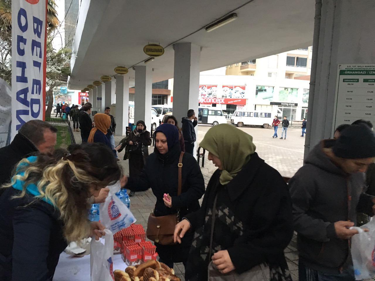 BELEDİYE YGS YE GİRECEK ÖĞRENCİLERİ İKRAMLARLA UĞURLADI 