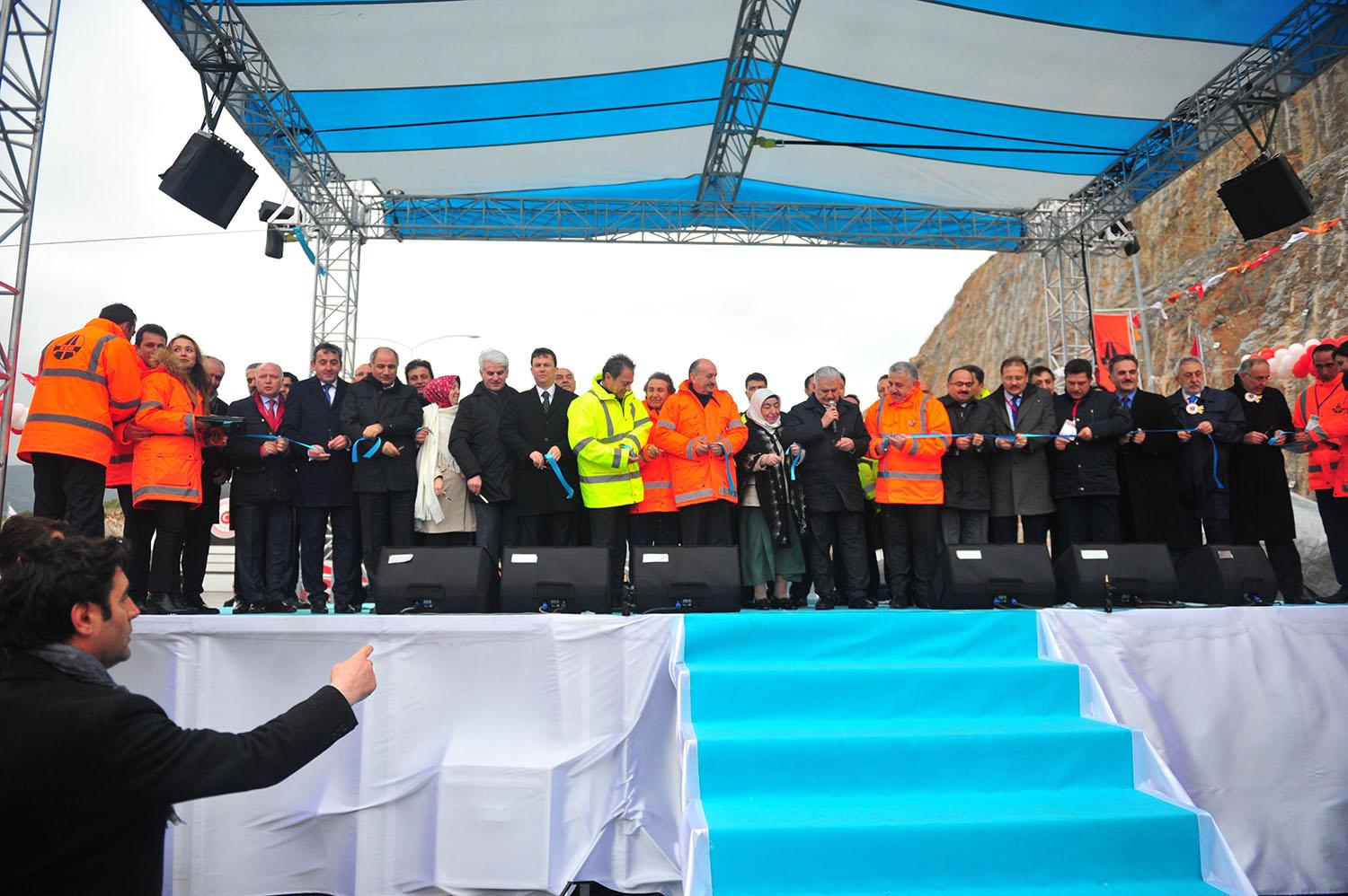 OTOYOL BAŞBAKANIN KATILIMI İLE HİZMETE GİRDİ 