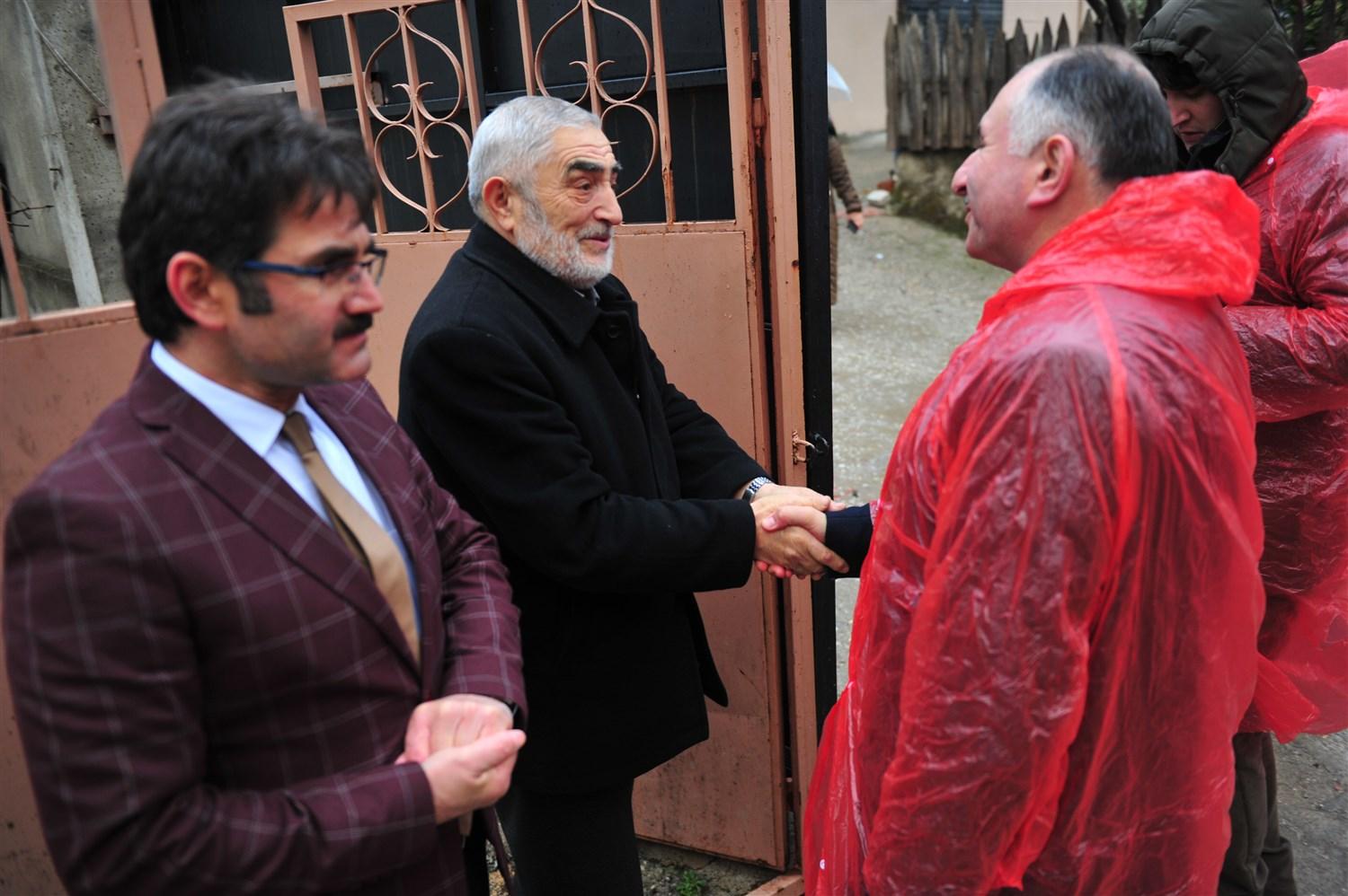 BAŞKAN ÇAĞLAYAN GEDELEK MAHALLESİ'NDE PARTİ TEŞKİLATIYLA BİRLİKTE REFERANDUM ÇALIŞMALARINA KATILDI 