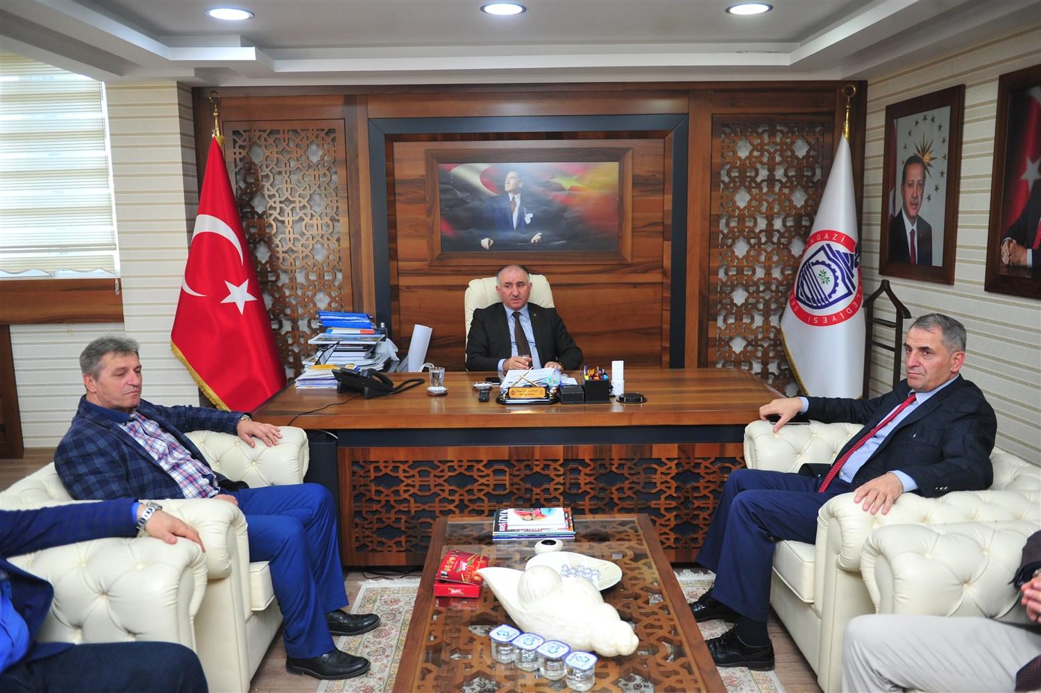 ESKİ VEKİLDEN BAŞKAN ÇAĞLAYAN'A ZİYARET 