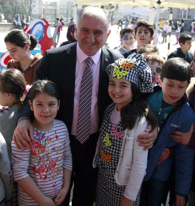 BAŞKAN ATATÜRK OKULU'NUN KERMESİNE KATILDI 