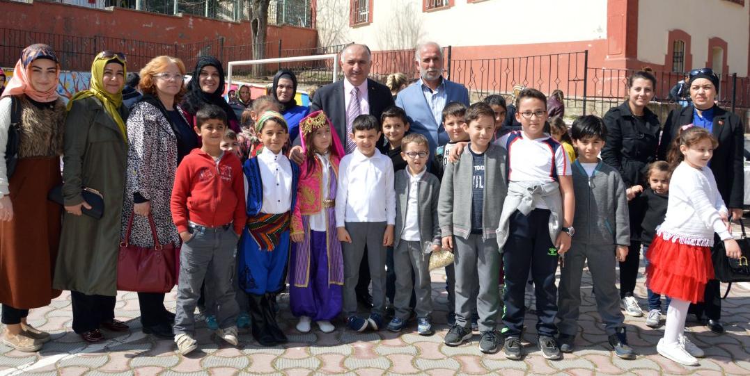 BAŞKAN ORHANBEY OKULU'NUN KERMESİNE KATILDI 