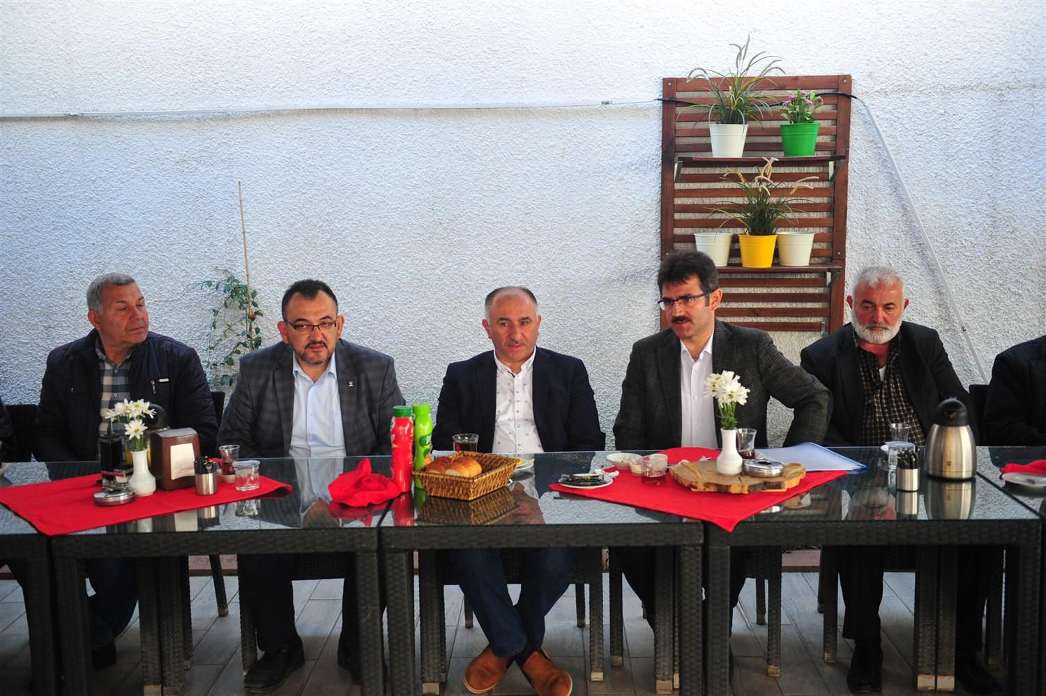 BAŞKAN ÇAĞLAYAN VE İLÇE BAŞKANI KAYA, MAHALLE BAŞKANLARI İLE BULUŞTU 