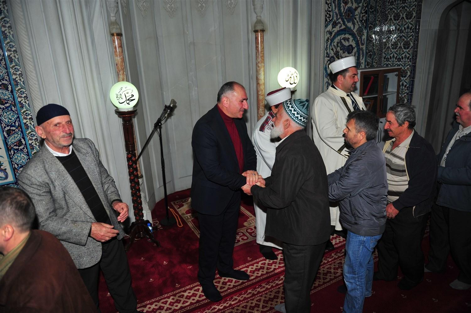 GAZİ ORHANBEY CAMİİNDE REGAİP KANDİLİ COŞKUSU 