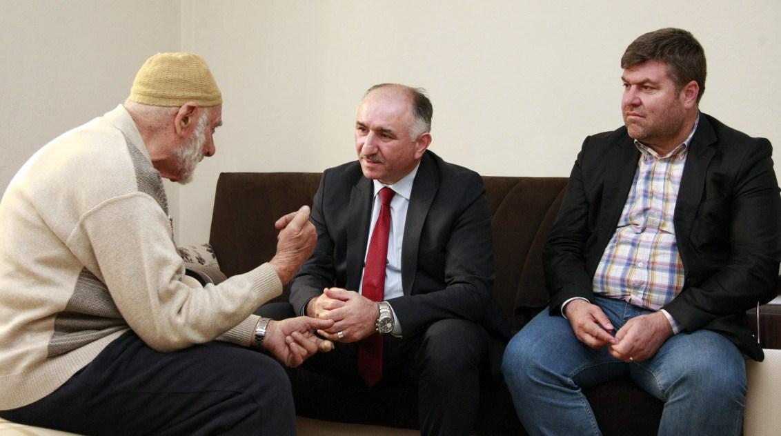 BAŞKAN YAŞLI AİLELERİ ZİYARET ETTİ 