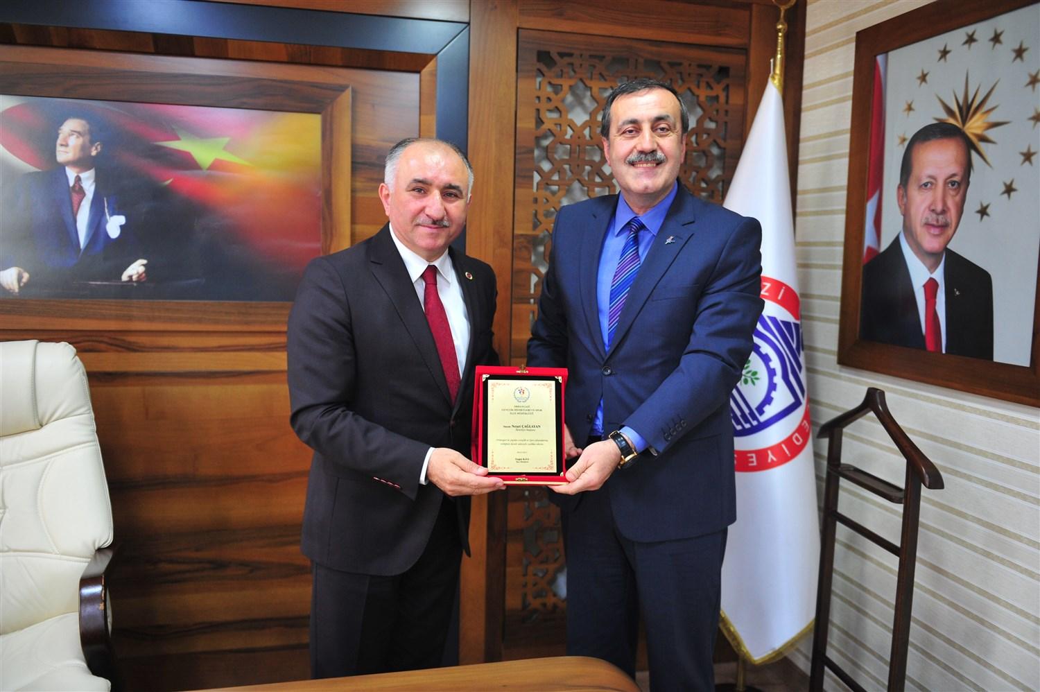 SPOR MÜDÜR ENGİN KAYA'DAN ÇAĞLAYAN'A VEDA ZİYARETİ 