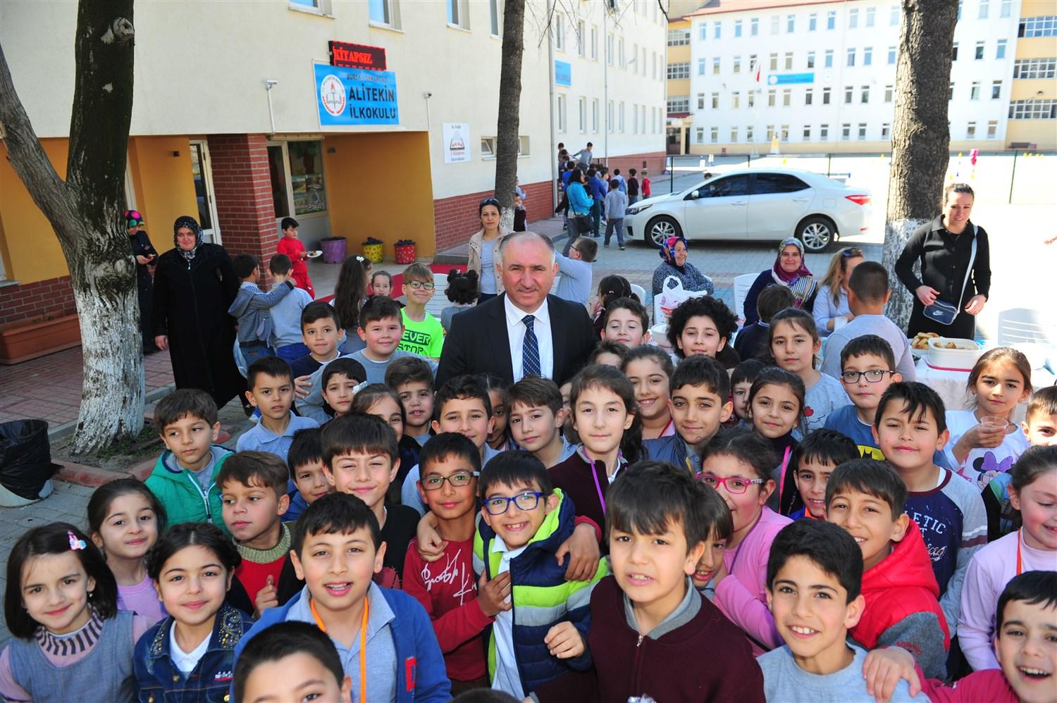 ÇOCUKLARIN ÇAĞLAYAN SEVGİSİ 