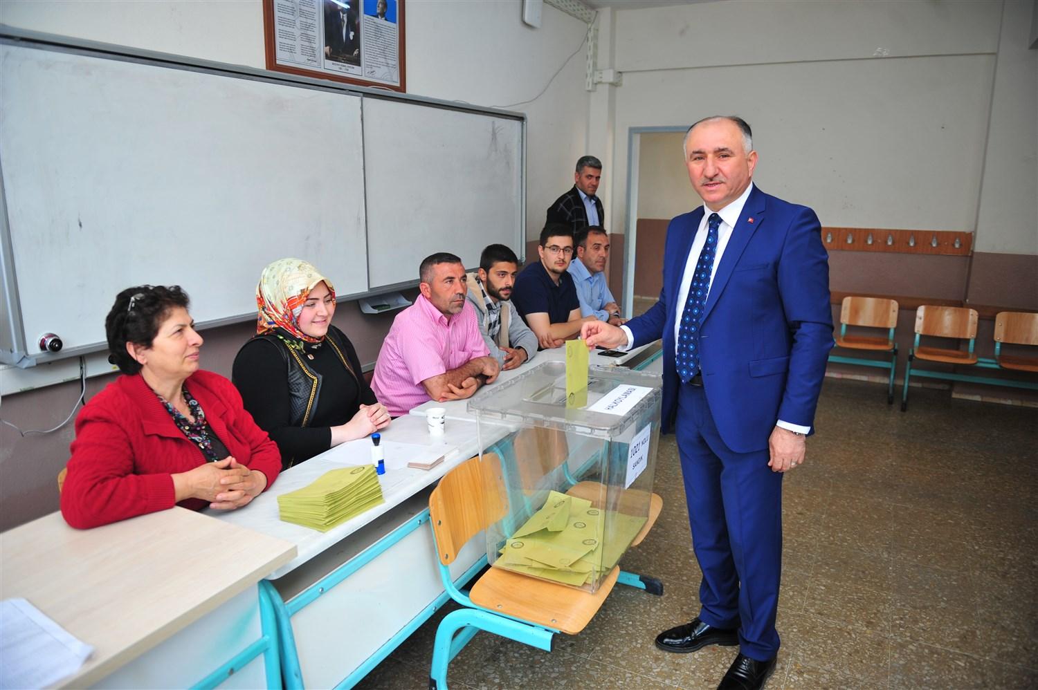 BAŞKAN ÇAĞLAYAN ATATÜRK İLKÖĞRETİMDE OYUNU KULLANDI 