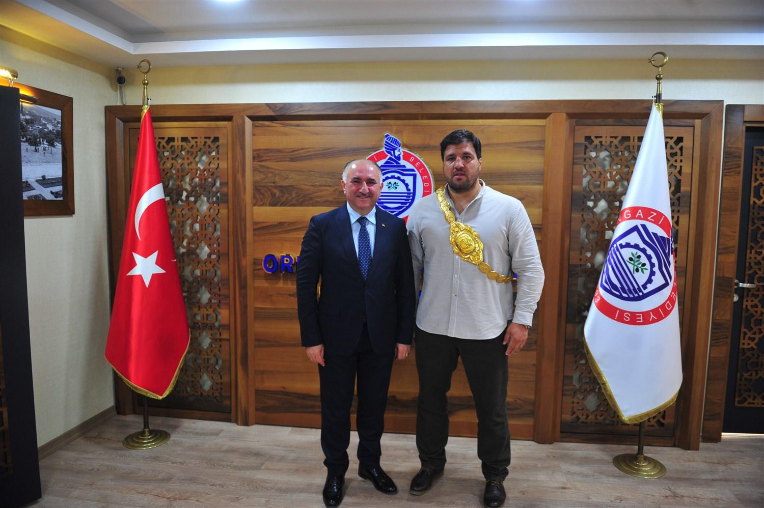 KIRKPINAR BAŞPEHLİVANI BAŞKAN ÇAĞLAYAN'I MAKAMINDA ZİYARET ETTİ 