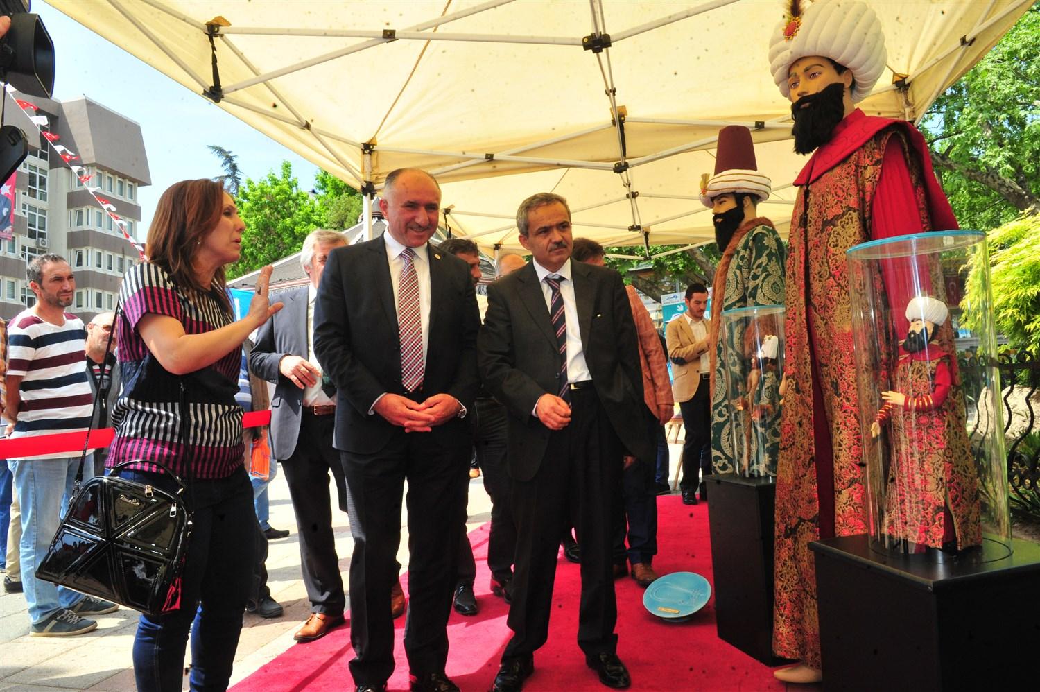 OSMANLI ESERLERİ SERGİSİ CUMHURİYET ALANINDA AÇILDI 