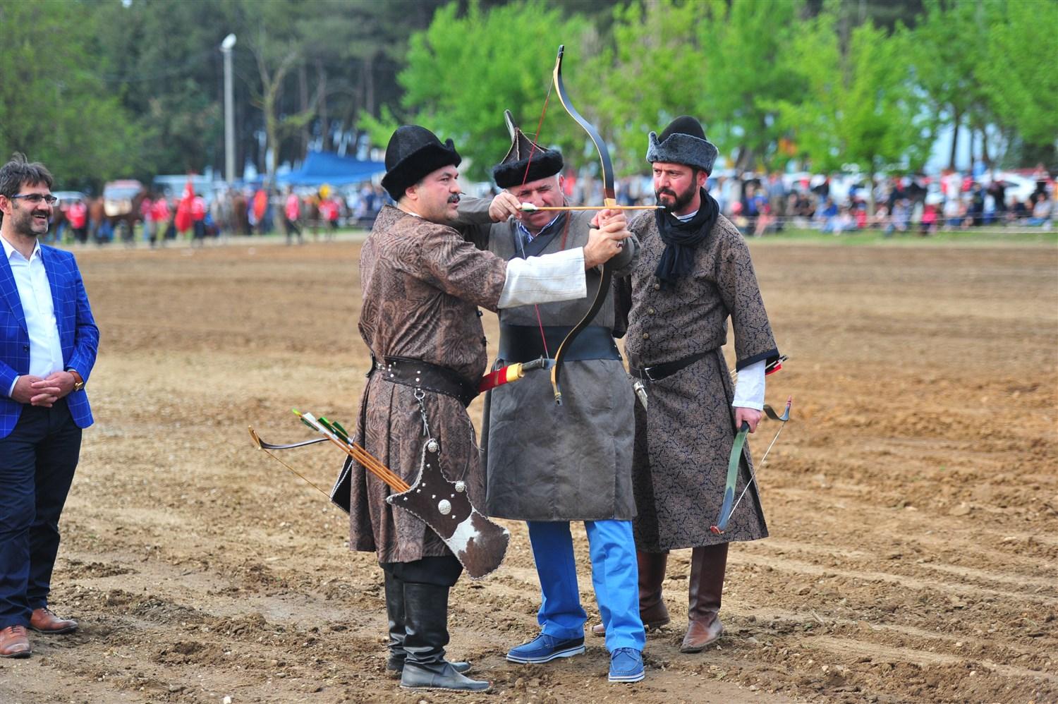 OKÇULUK GÖSTERİLERİ BÜYÜK İLGİ GÖRDÜ 