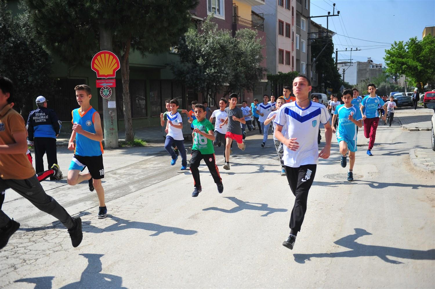 FETİH KOŞUSU 200 SPORCUNUN KATILIMI İLE GERÇEKLEŞTİRİLDİ 