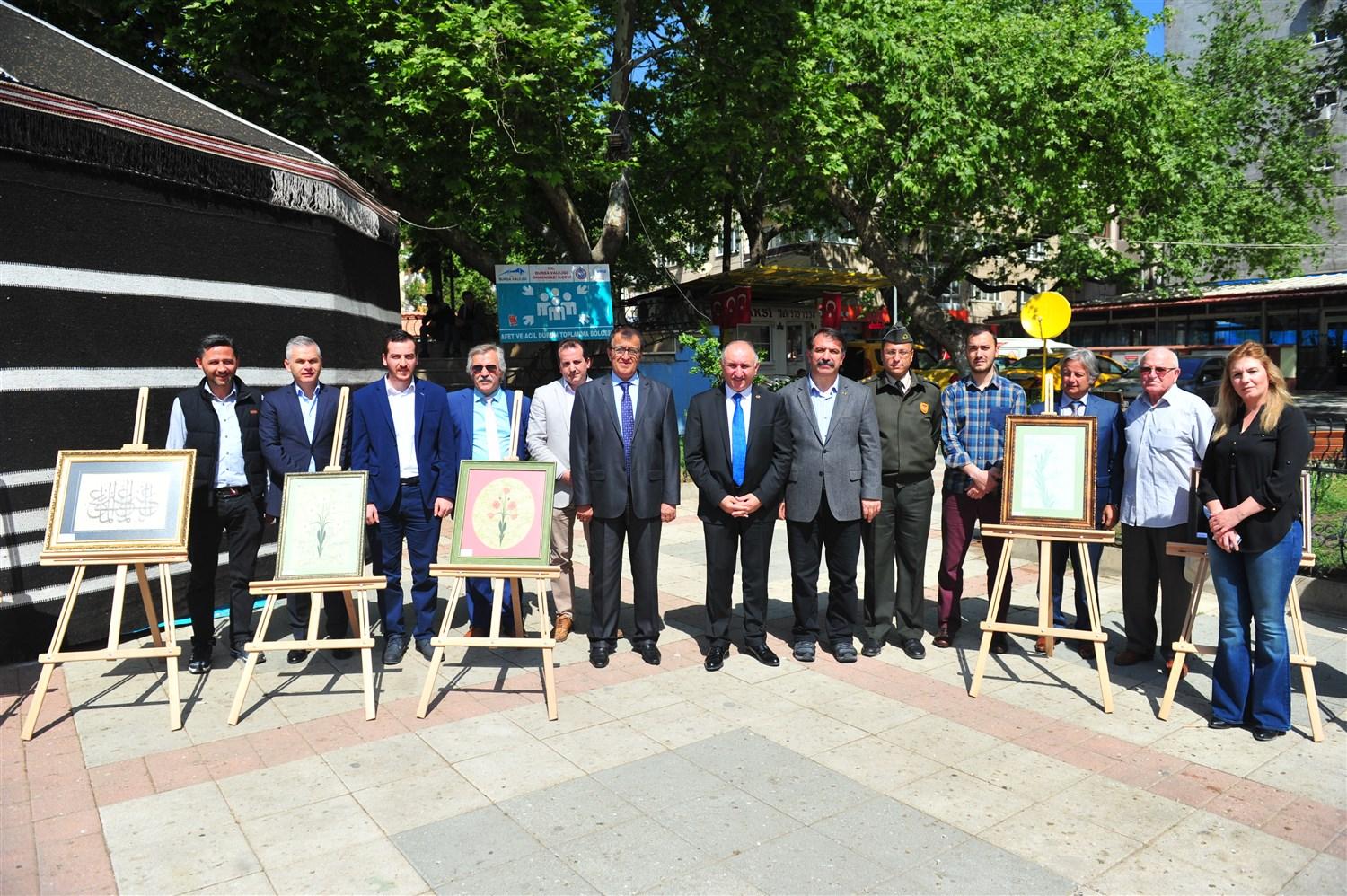 HAT VE EBRU ESERLERİ SERGİSİ CUMHURİYET ALANI'NDA AÇILDI 