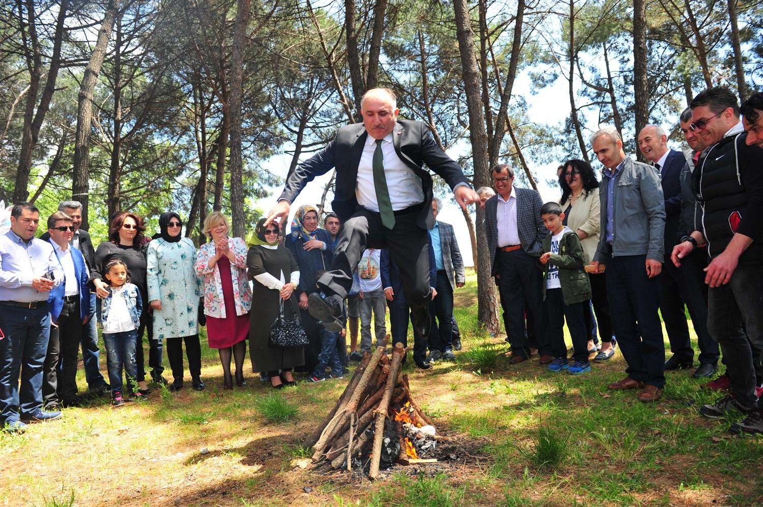 HIDRELLEZ ŞENLİĞİ ÇOŞKUYLA KUTLANDI 
