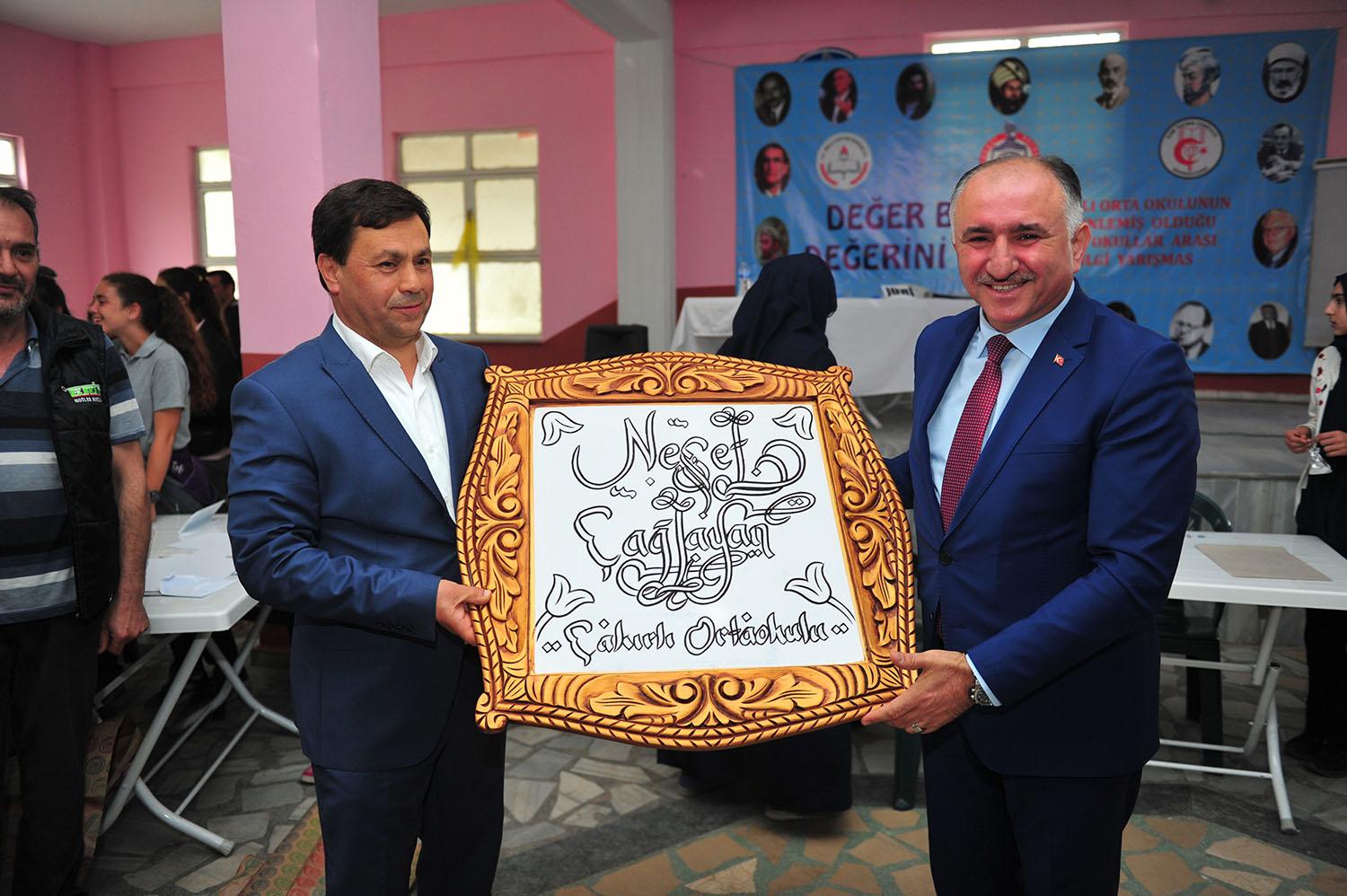 ÖĞRENCİLER DEĞER BİL DEĞERİNİ BİL BİLGİ YARIŞMASINDA KIYASIYA YARIŞTI 