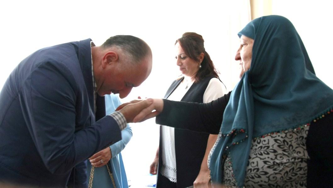 ŞEHİT ANNESİ AKDAĞ'A ANLAMLI ZİYARET 