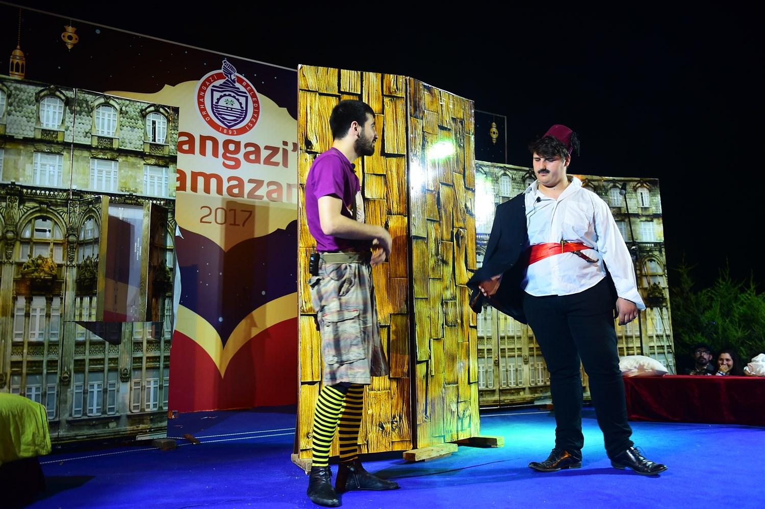 ORHANGAZİ KENT KONSEYİ TİYATRO GRUBU TIMARHANE MANZARALI KONAK OYUNUYLA RAMAZAN SAHNESİNDEYDİ 