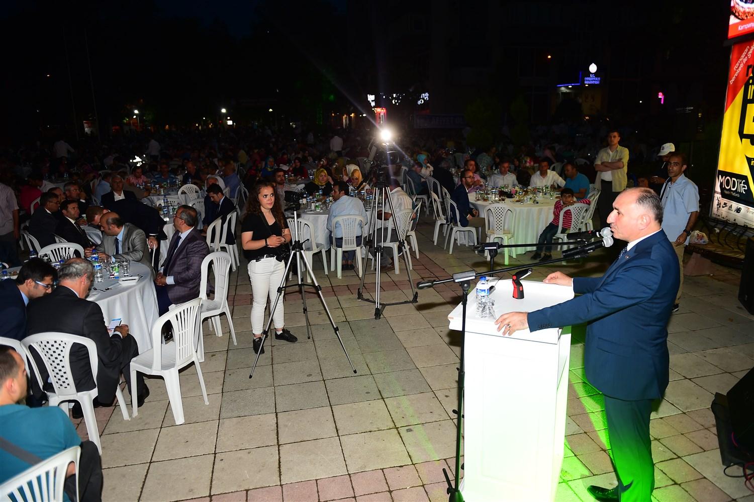 BÜYÜKŞEHİR BELEDİYESİ'NDEN ORHANGAZİ'DE 2 BİN KİŞİLİK İFTAR ORGANİZASYONU 