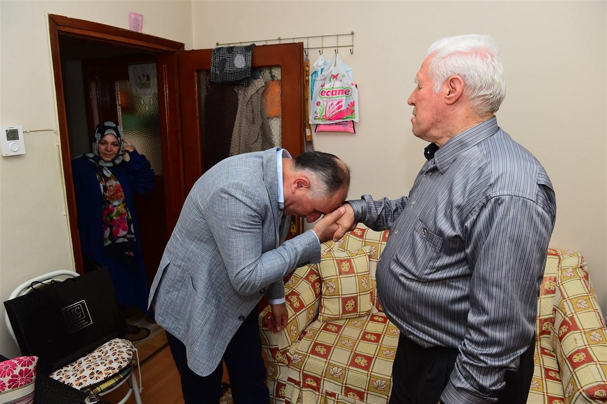 PROTOKOL ÜYELERİ ŞEHİT AİLELERİNE BAYRAM ZİYARETLERİ GERÇEKLEŞTİRDİ 