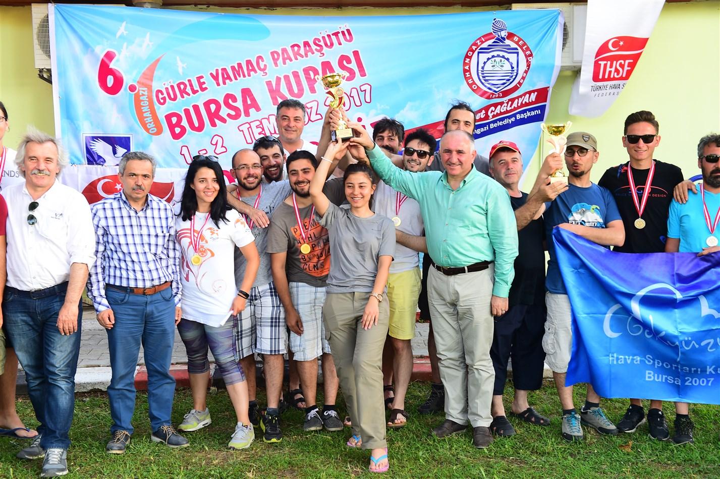 YAMAÇ PARAŞÜTÜ ŞAMPİYONLARI ÖDÜLLENDİRİLDİ 