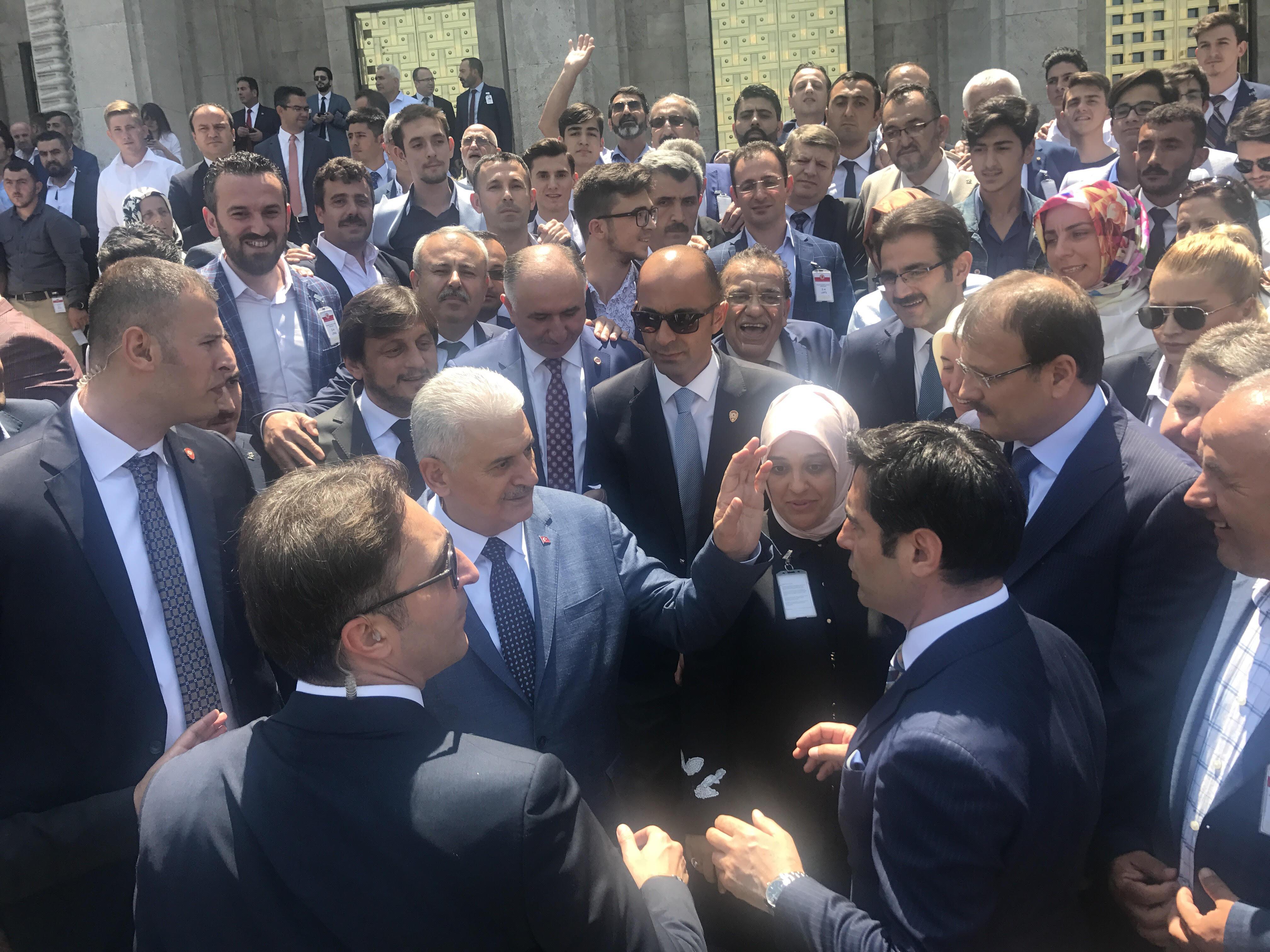 BAŞBAKAN BİNALİ YILDIRIM ORHANGAZİ GURUBU İLE BULUŞTU 