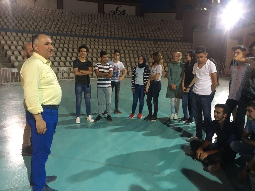 BAŞKAN ÇAĞLAYAN HALKOYUNLARI EKİBİNİN ÇALIŞMASINI ZİYARET ETTİ 