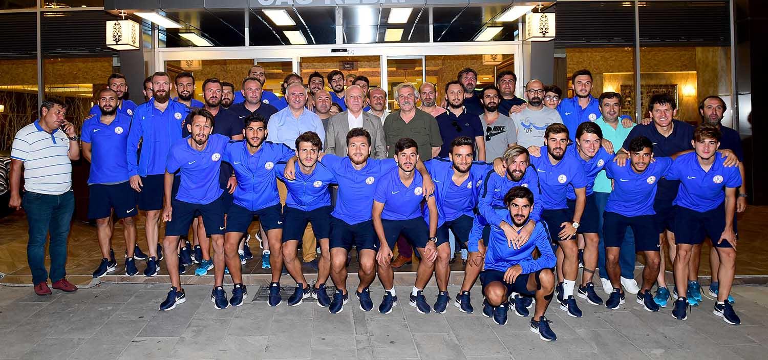 BAŞKAN ÇAĞLAYAN ORHANGAZİ BELEDİYESPOR’A AKŞAM YEMEĞİ VERDİ 