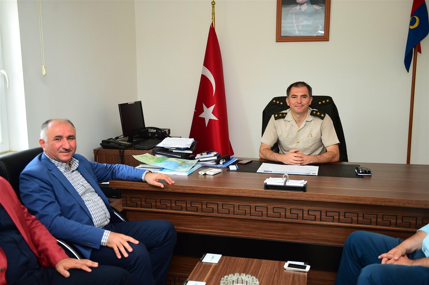 BAŞKAN ÇAĞLAYAN'DAN JANDARMA VE GARNİZON KOMUTANI'NA HAYIRLI OLSUN ZİYARETİ 