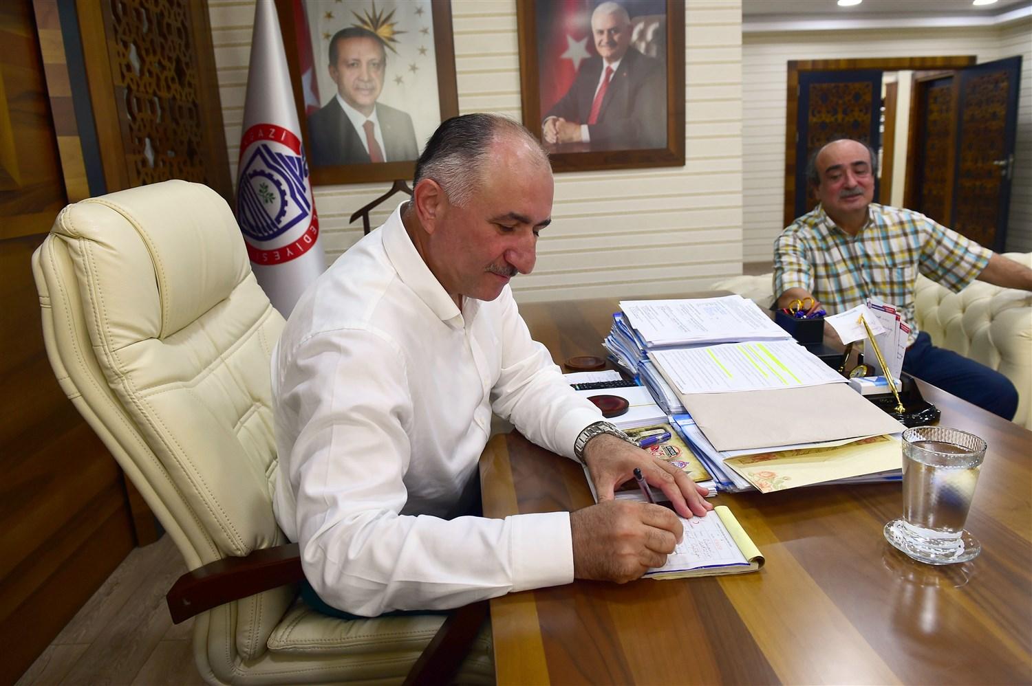 BAŞKAN ÇAĞLAYAN KURBAN VEKALETİNİ TÜRK KIZILAY'INA VERDİ 