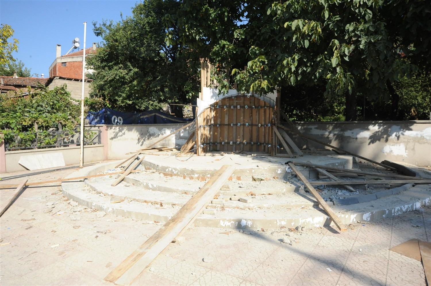 GEDELEK'TEKİ ŞEHİTLİKTE DÜZENLEME ÇALIŞMALARI BAŞLADI 