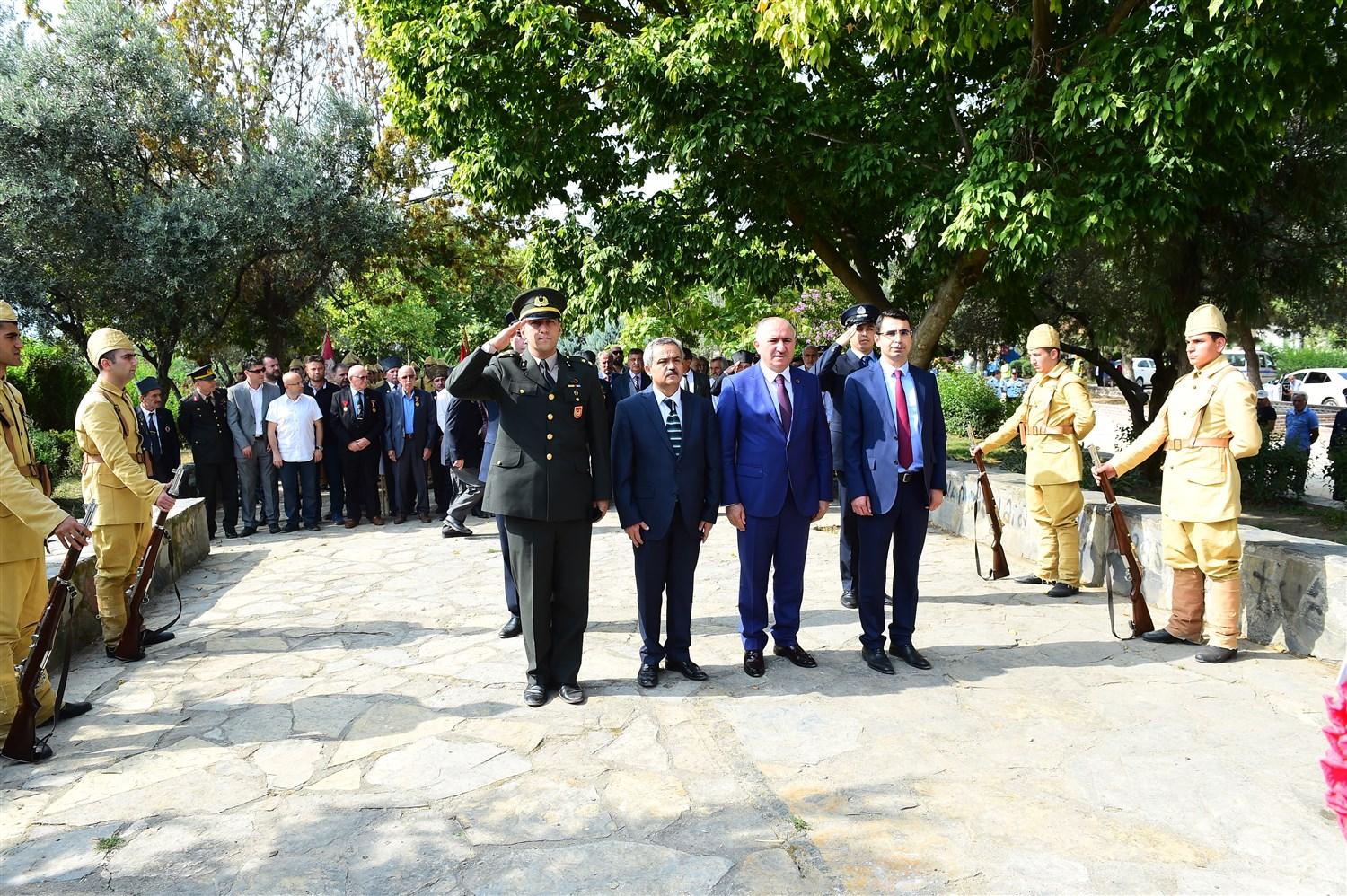 KURTULUŞ ETKİNLİKLER ŞEHİTLİK ANITINDA DUALAR VE KORTEJ İLE BAŞLADI 