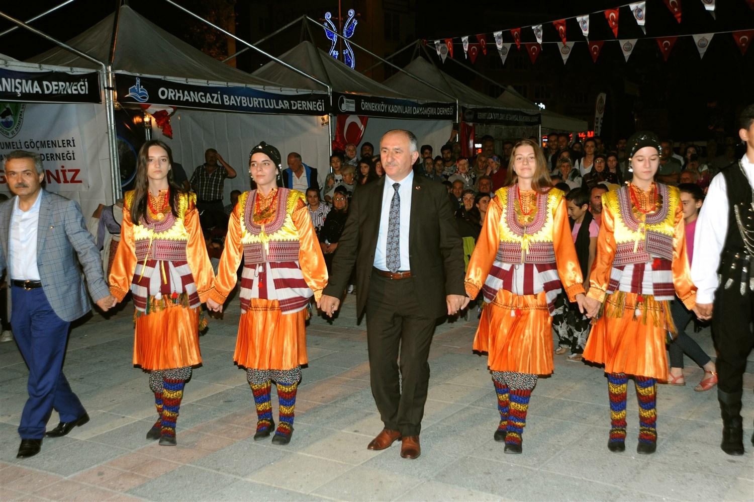 KURTULUŞ ETKİNLİKLERİ ARTVİN, ORDU VE KAFKAS DERNEKLERİNİN GECESİ İLE DEVAM ETTİ 