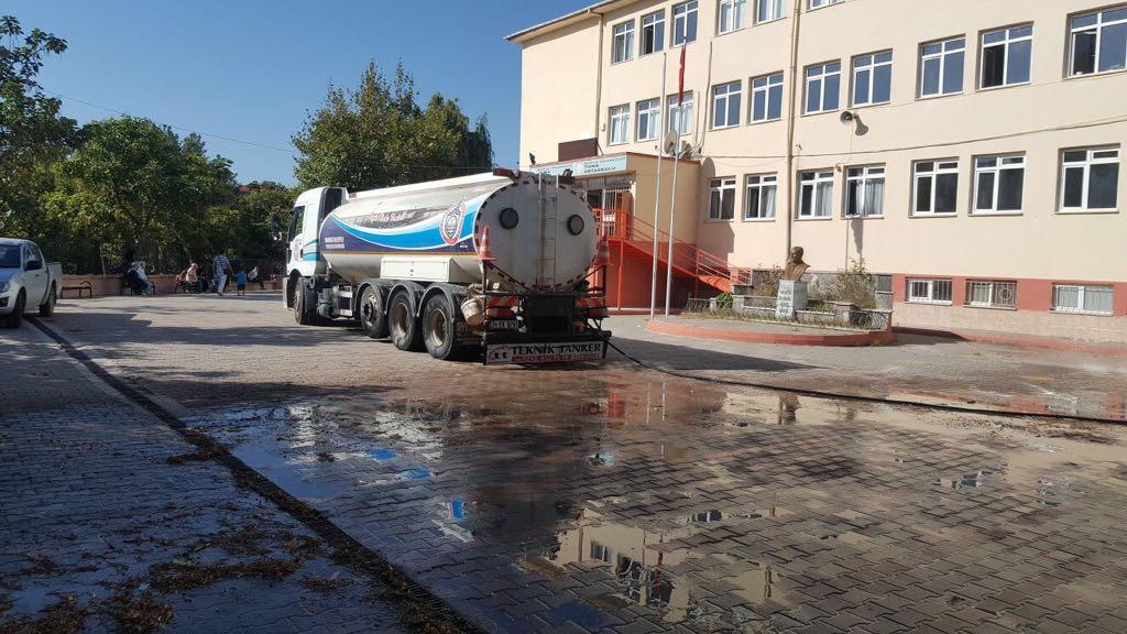 OKUL BAHÇELERİ YENİ EĞİTİM ÖĞRETİM YILINA HAZIRLANIYOR 