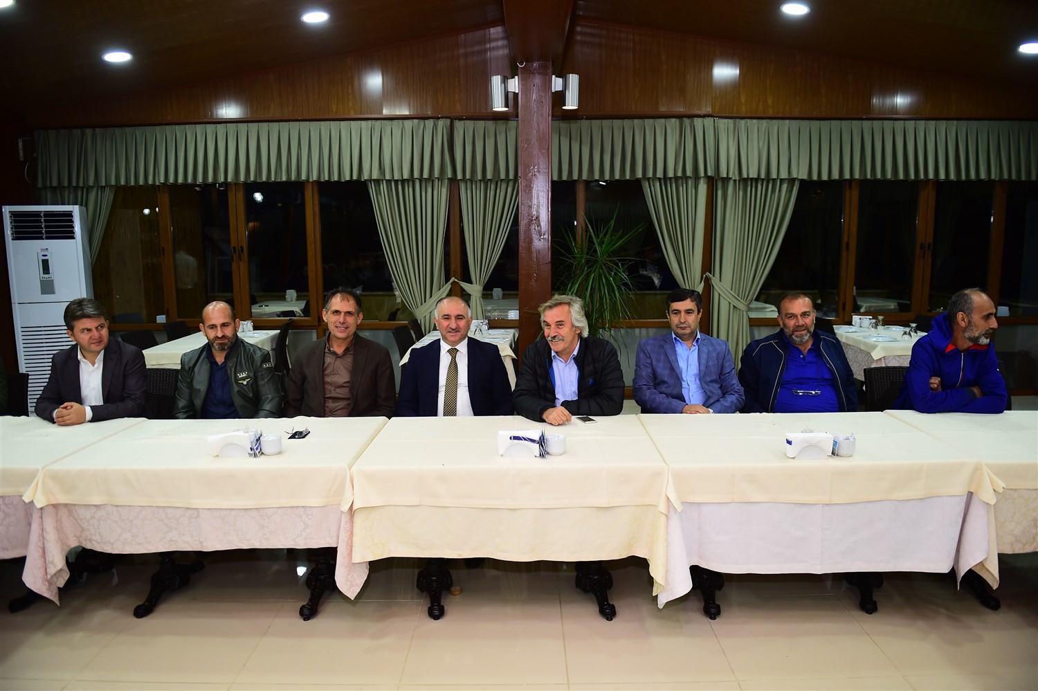 BAŞKAN ÇAĞLAYAN ORHANGAZİ BELEDİYESPORLU FUTBOLCULARLA YEMEKTE BULUŞTU 