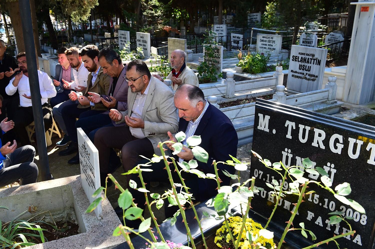 TURGUT ÜNLÜ KURAN-I KERİM VE DUALARLA ANILDI 
