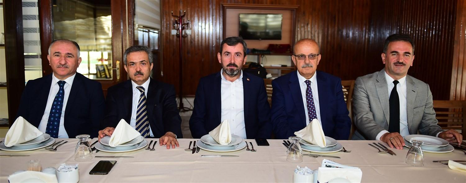 BÖLGE İÇİN YENİ ÜNİVERSİTE KONUSUNDA 3 İLÇE BİR ARAYA GELDİ 