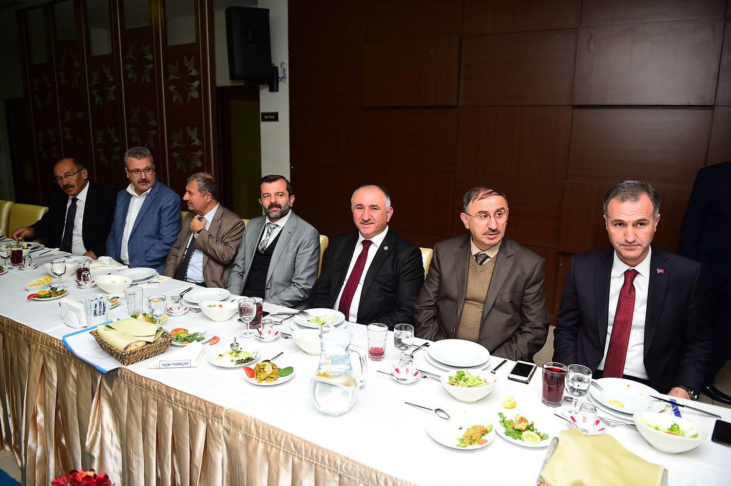 BAŞKAN ÇAĞLAYAN BELEDİYE BAŞKANLARI TOPLANTISINA KATILDI 