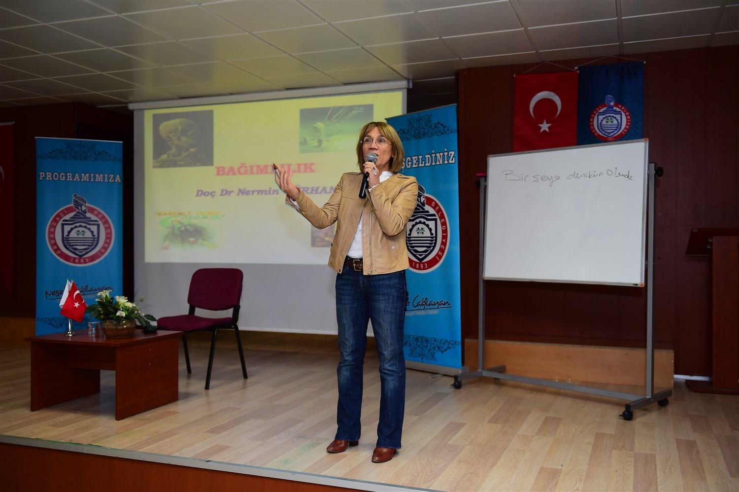 ÖĞRENCİLERE MADDE BAĞIMLILIĞI VE ZARARLARI KONULU KONFERANS VERİLDİ 