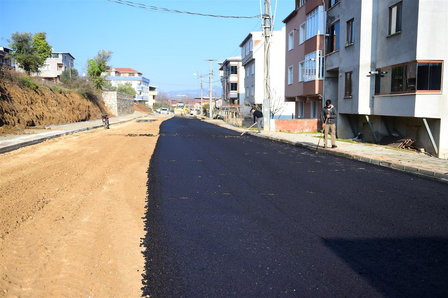 YENİ YILIN İLK GÜNÜ ASFALT ÇALIŞMALARI İLE BAŞLADI 