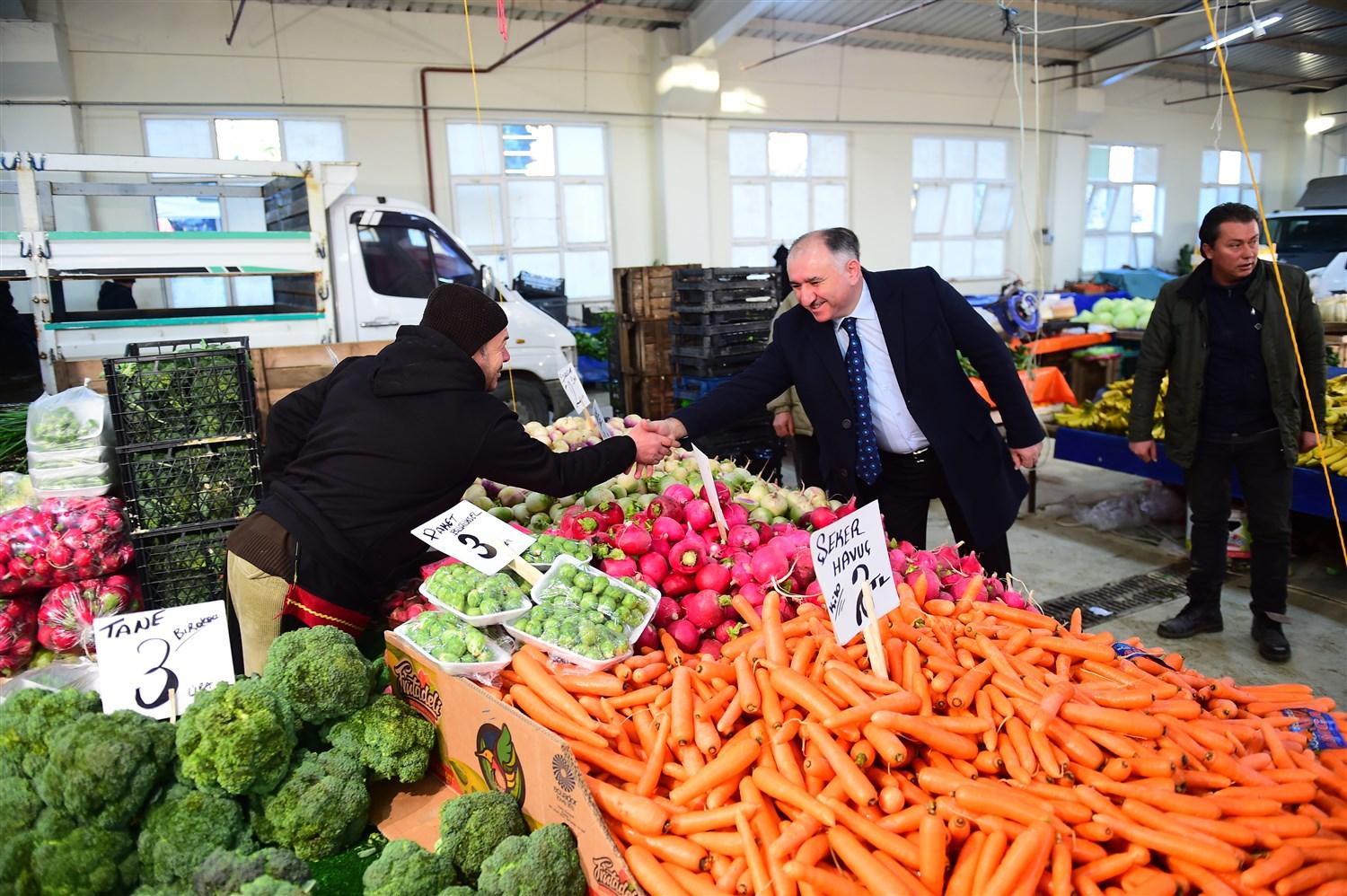 BAŞKAN ÇAĞLAYAN GÜNE PAZARCI ESNAFI İLE KAHVALTIYLA BAŞLADI 