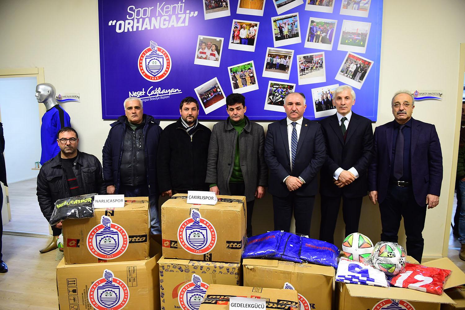 2.AMATÖR KÜME TAKIMLARINA MALZEME YARDIMI YAPILDI 