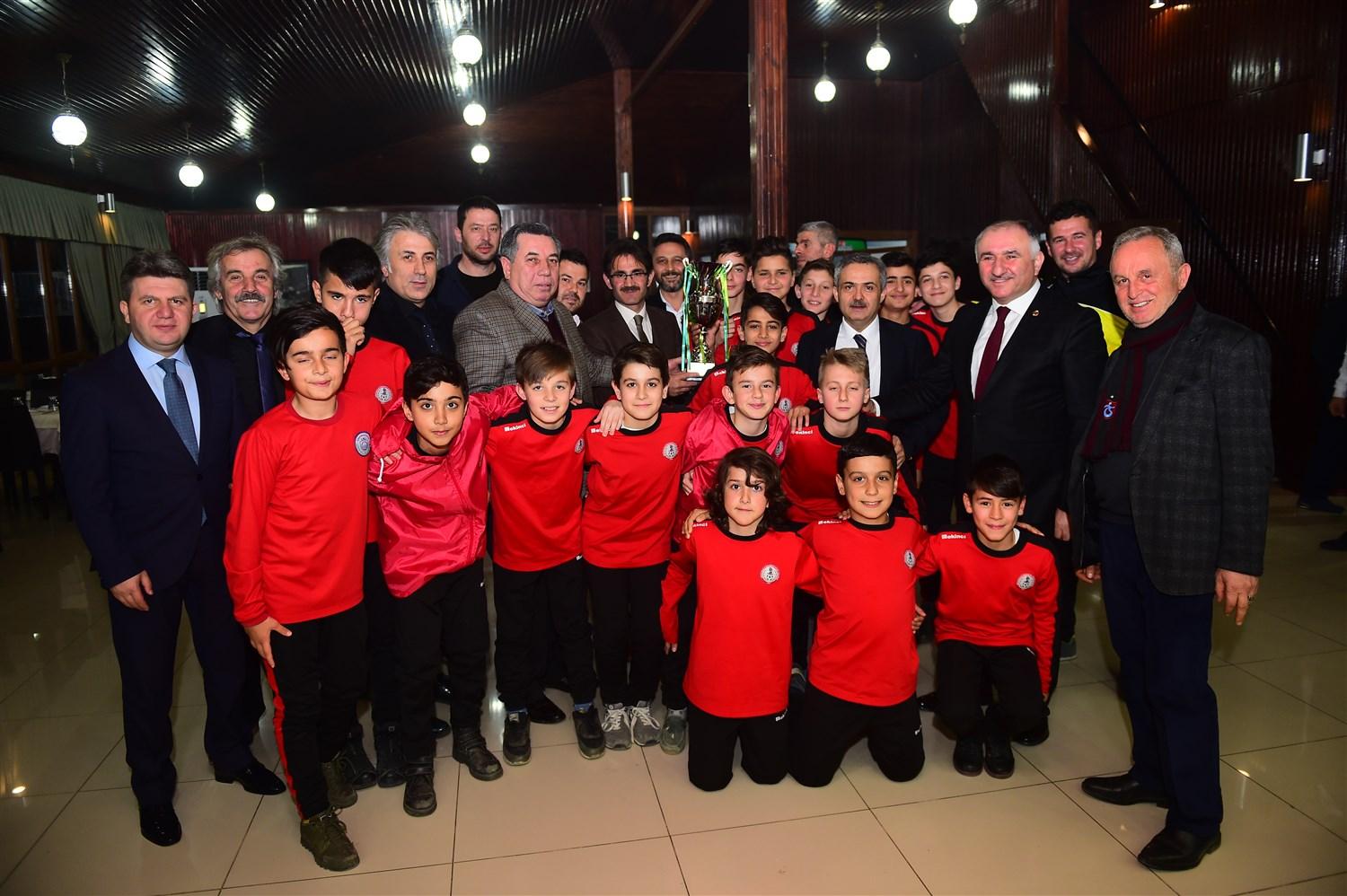 ŞAMPİYONLARA ÖZEL GECE 