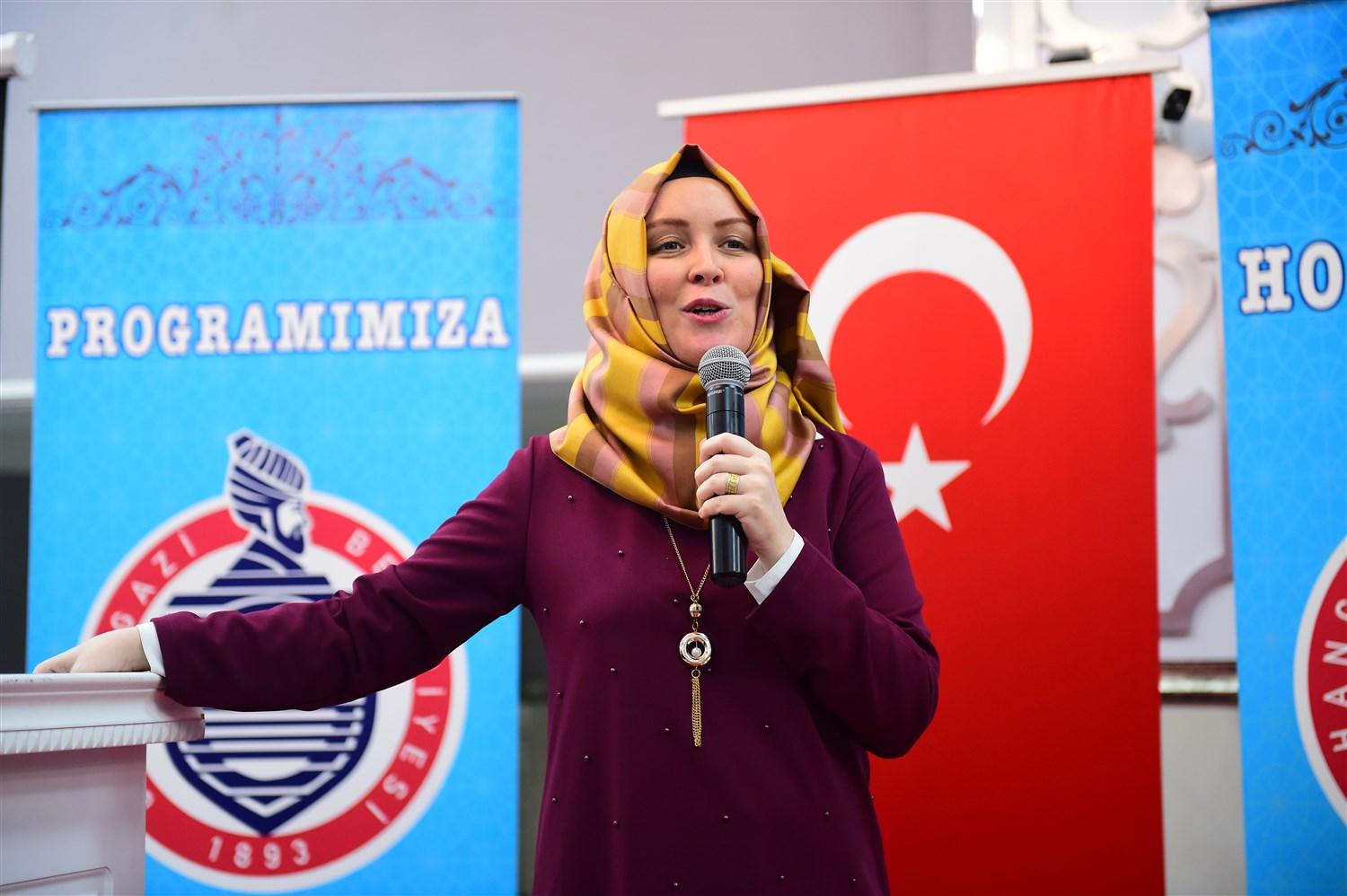 HATİCE KÜBRA TONGAR’DAN ÇOCUK EĞİTİMİ ÜZERİNE HARİKA SUNUM 