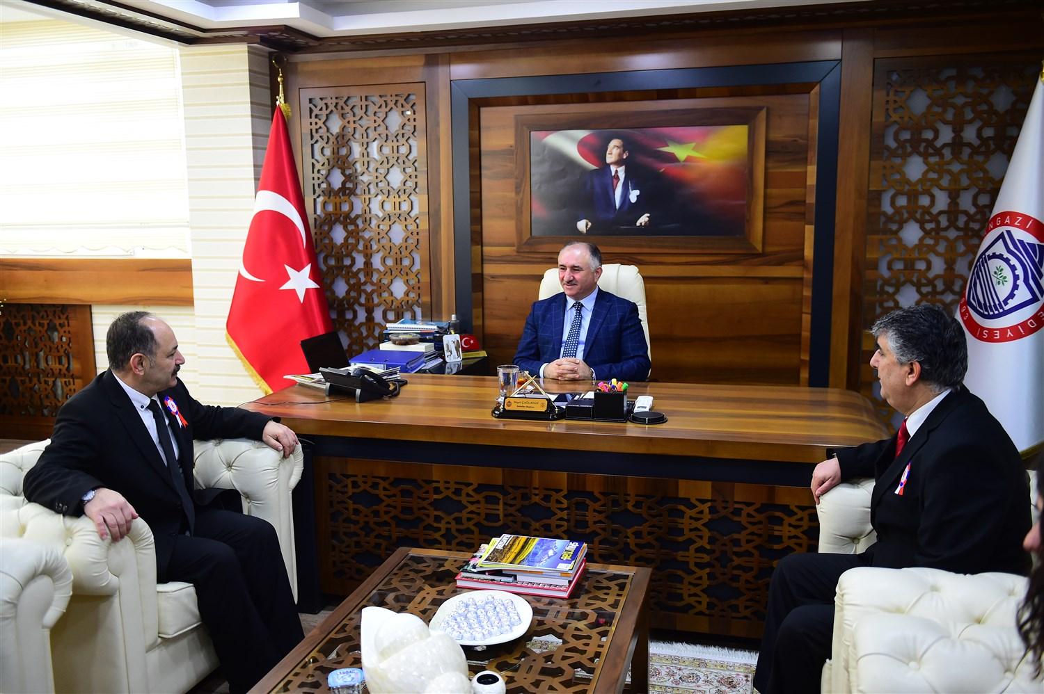 BAŞKAN ÇAĞLAYAN VERGİ DAİRESİ PERSONELİNİ AĞIRLADI 