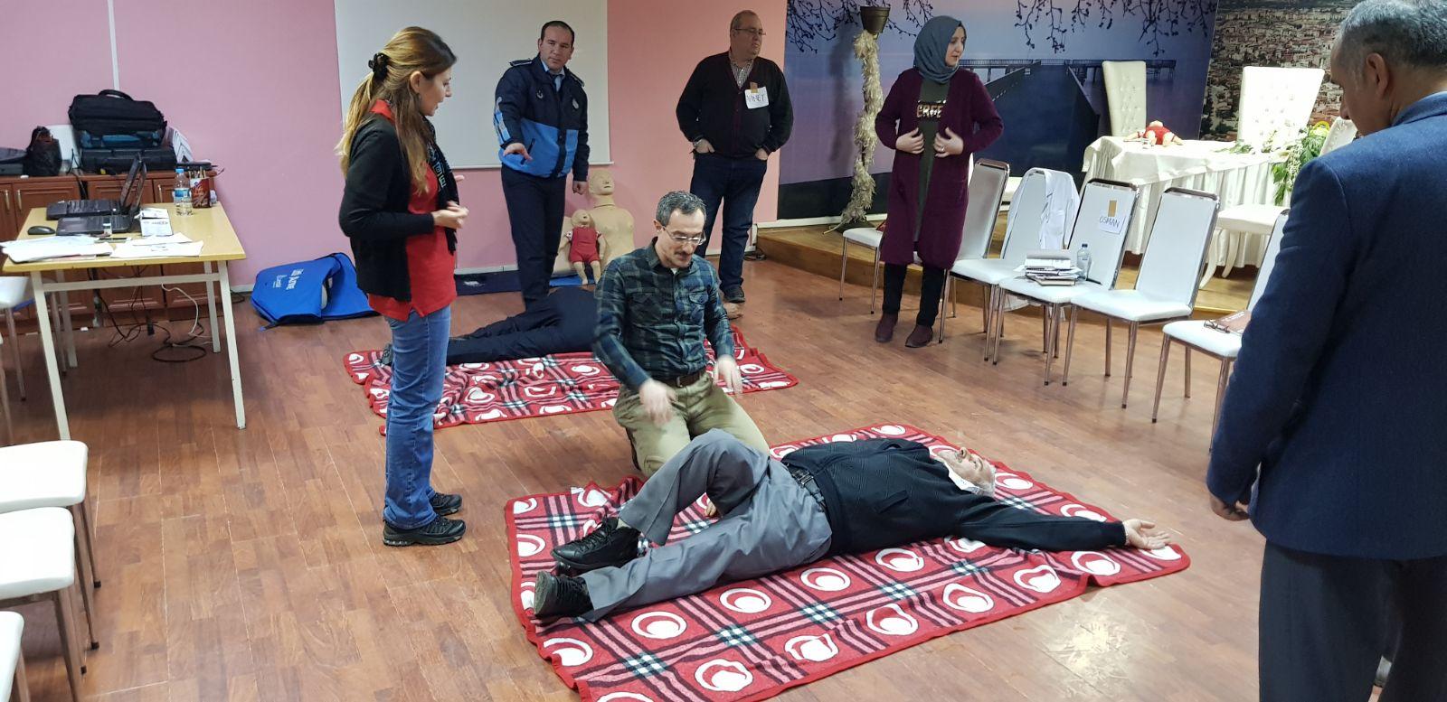 BELEDİYE PERSONELİNE İLK YARDIM EĞİTİMİ VERİLDİ 