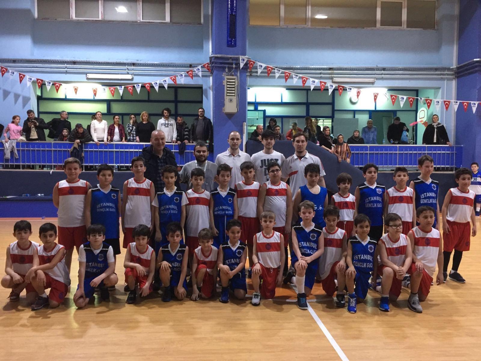 BASKETBOLCULAR ANADOLU EFES'İN KONUĞU OLDU 