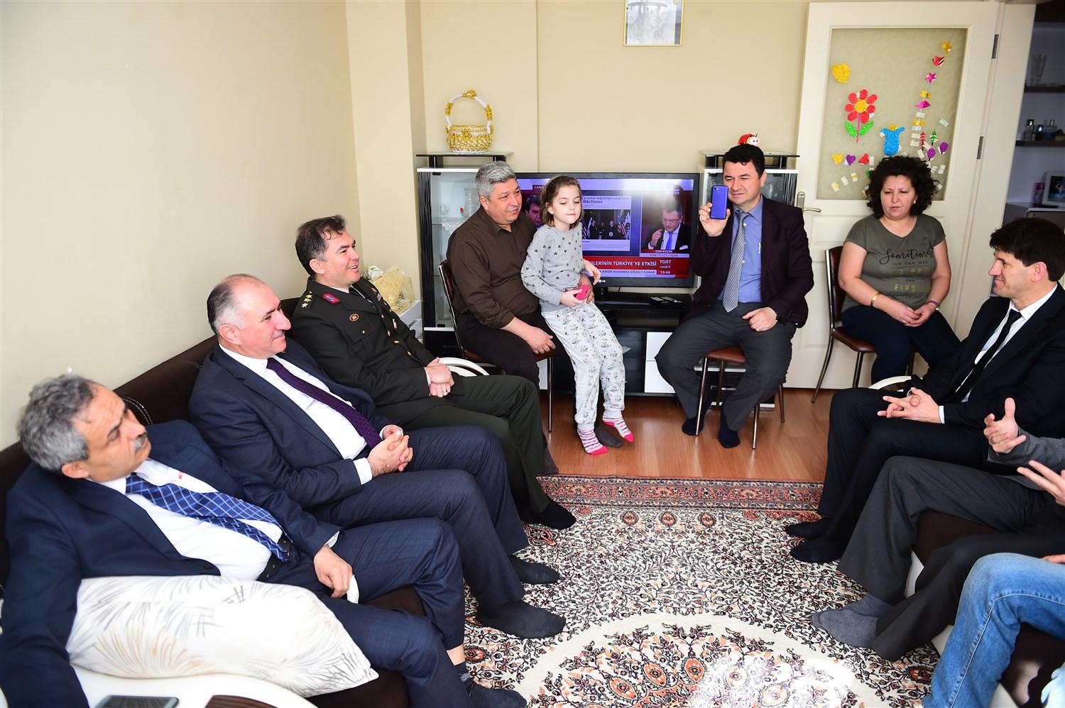 BAŞKAN ÇAĞLAYAN AFRİN GAZİSİNİ ZİYARET ETTİ 